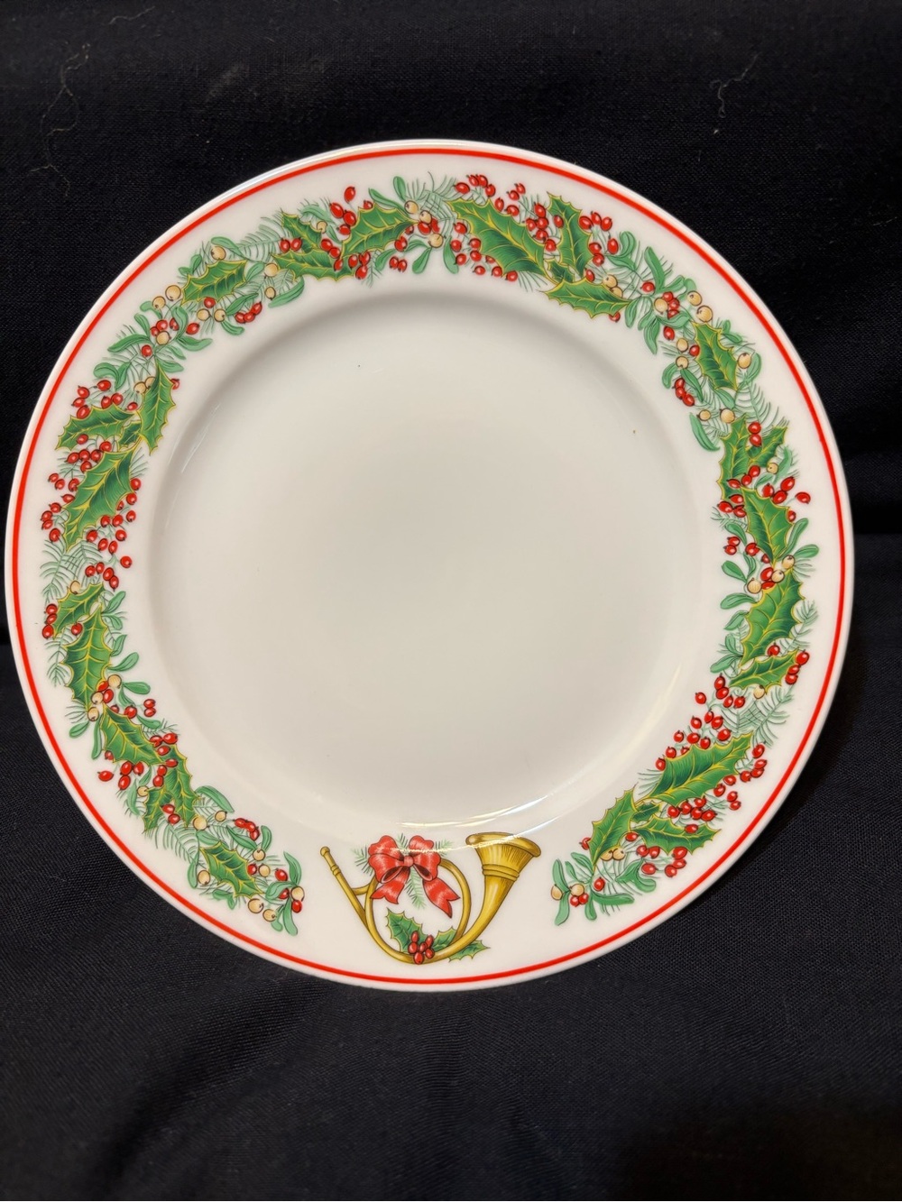 Vista Alegre Christmas Magic Desert Plate with Horn 8 1/4”